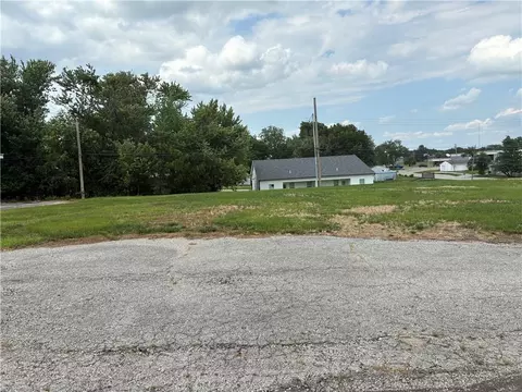 343 E 4th St, Lawson, MO 64062