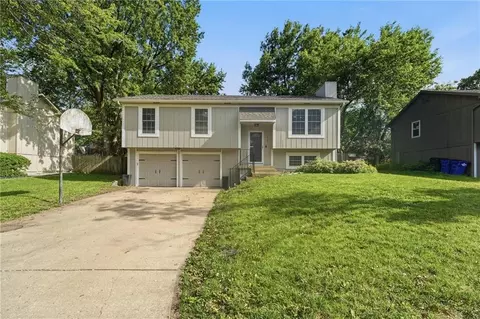 1037 S Valley Rd, Olathe, KS 66061
