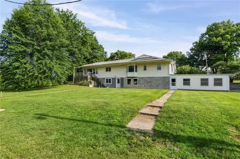 Exterior - 503 Hallar Ave, Gower, MO 64454 photo 4 of 11