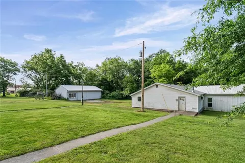 Exterior - 503 Hallar Ave, Gower, MO 64454 photo 7 of 11