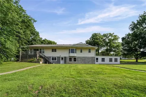 Exterior - 503 Hallar Ave, Gower, MO 64454 photo 5 of 11
