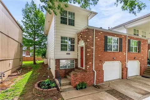 2820 NW 5th St, Blue Springs, MO 64014