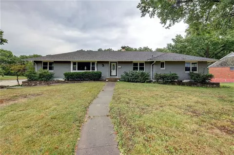 8901 Mission Rd, Leawood, KS 66206