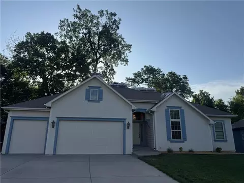 9014 N St Clair Ave, Kansas City, MO 64154