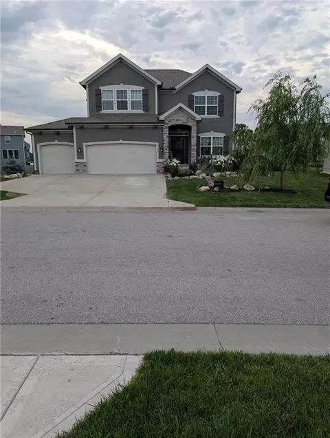 139 SE Briar Valley Ln, Blue Springs, MO 64064