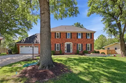 1536 Alvamar Dr, Lawrence, KS 66047