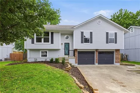 1130 SW Eastman Ct, Blue Springs, MO 64015