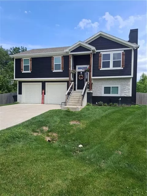 613 Dolinger Ct, Trimble, MO 64492