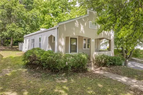 1402 S 30th St, Saint Joseph, MO 64507