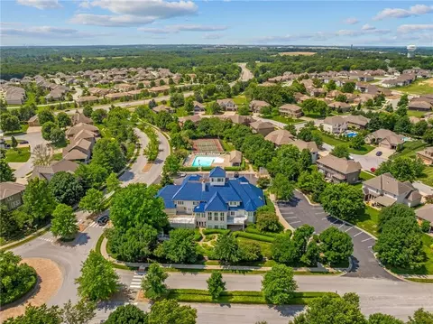 View/Area - 4209 NE Hideaway Dr, Lees Summit, MO 64064 photo 4 of 9