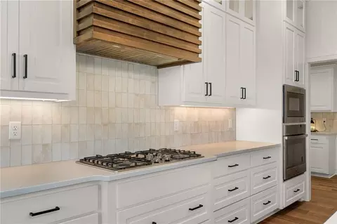 Kitchen - 4209 NE Hideaway Dr, Lees Summit, MO 64064 photo 4 of 8