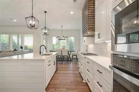 Kitchen - 4209 NE Hideaway Dr, Lees Summit, MO 64064 photo 6 of 8