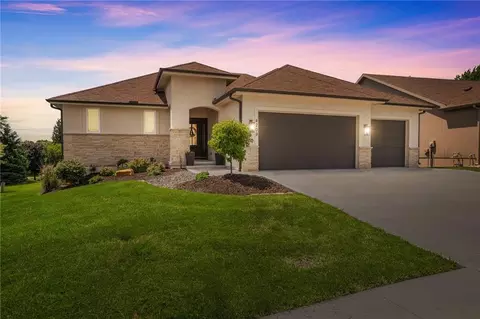 4209 NE Hideaway Dr, Lees Summit, MO 64064