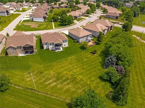 View/Area - 4209 NE Hideaway Dr, Lees Summit, MO 64064 photo 3 of 9