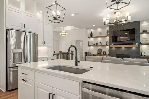 Kitchen - 4209 NE Hideaway Dr, Lees Summit, MO 64064 photo 5 of 8