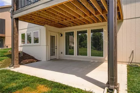Exterior - 4209 NE Hideaway Dr, Lees Summit, MO 64064 photo 7 of 9