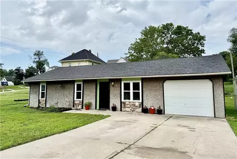 606 N Prairie St, Maryville, MO 64468