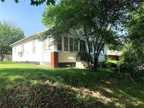 3329 Duncan St, Saint Joseph, MO 64507