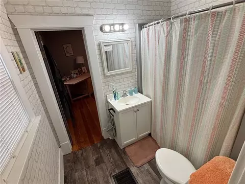 Bath - 3329 Duncan St, Saint Joseph, MO 64507 photo 3 of 3