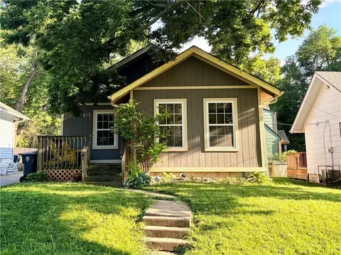 615 W 77th St, Kansas City, MO 64114
