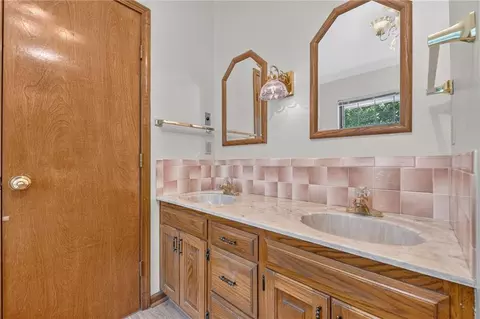 Bath - 19019 E Ringo Cir, Independence, MO 64057 photo 5 of 5