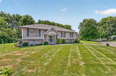 Exterior - 19019 E Ringo Cir, Independence, MO 64057 photo 2 of 9