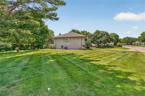 Exterior - 19019 E Ringo Cir, Independence, MO 64057 photo 5 of 9