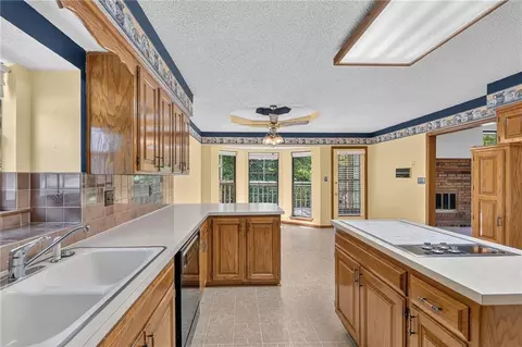 Kitchen - 19019 E Ringo Cir, Independence, MO 64057 photo 5 of 5