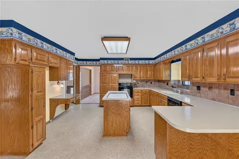 Kitchen - 19019 E Ringo Cir, Independence, MO 64057 photo 3 of 5