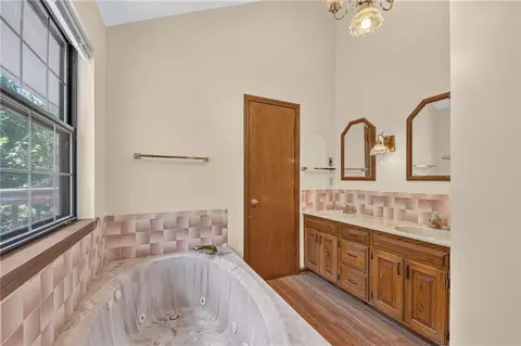 Bath - 19019 E Ringo Cir, Independence, MO 64057 photo 3 of 5
