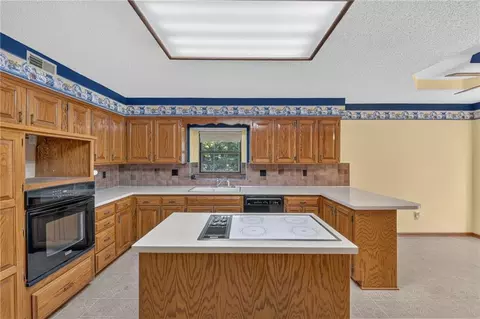 Kitchen - 19019 E Ringo Cir, Independence, MO 64057 photo 2 of 5