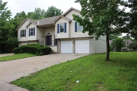 401 NW Highland Ln, Blue Springs, MO 64014