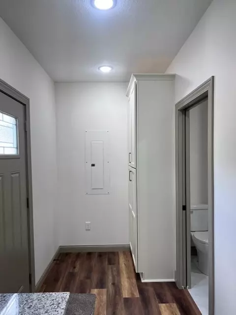 Entry Way - 421 Unity St, Atchison, KS 66002 photo 2 of 5