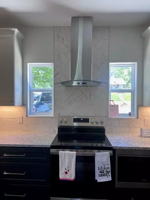 Kitchen - 421 Unity St, Atchison, KS 66002 photo 2 of 6
