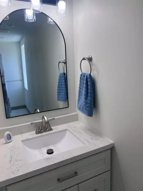 Bath - 421 Unity St, Atchison, KS 66002 photo 5 of 5