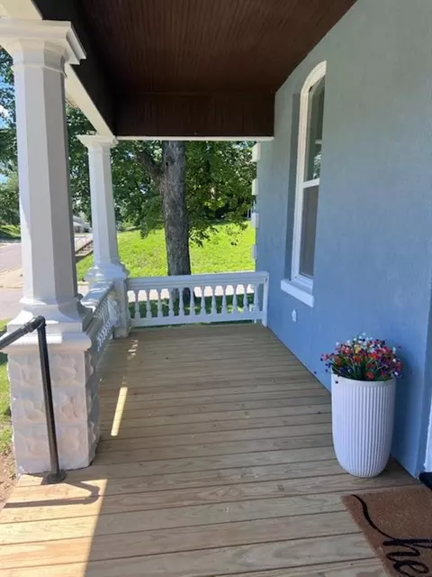 Exterior - 421 Unity St, Atchison, KS 66002 photo 5 of 10