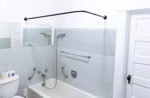 Bath - 2402 Mitchell Ave, Saint Joseph, MO 64507 photo 2 of 2