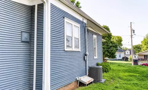 Exterior - 2402 Mitchell Ave, Saint Joseph, MO 64507 photo 4 of 4