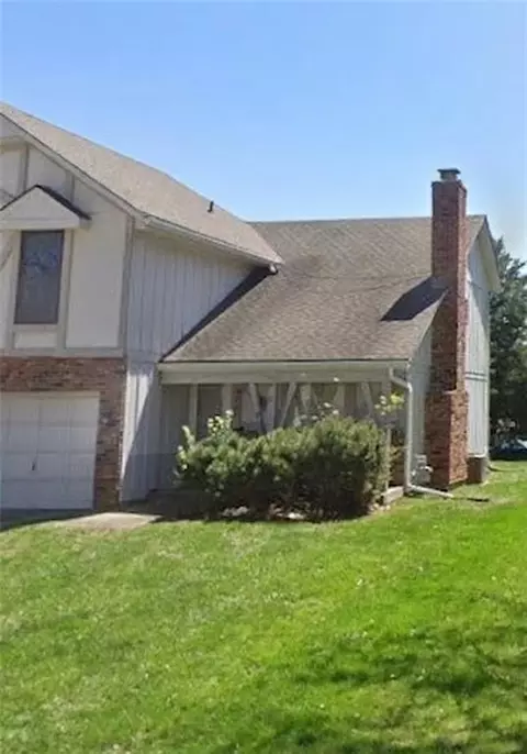 9707 W 83rd Ter, Overland Park, KS 66212
