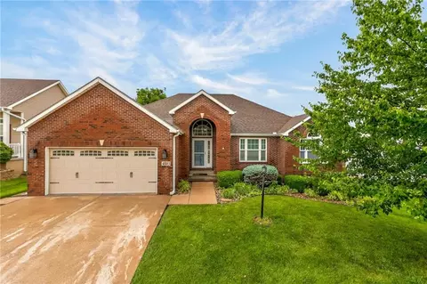 4503 S Wilshire Dr, Saint Joseph, MO 64506