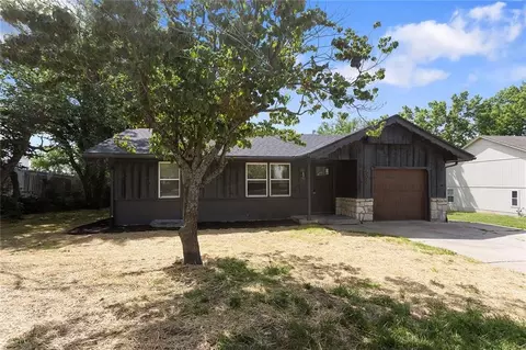 508 SW Jefferson St, Lees Summit, MO 64063