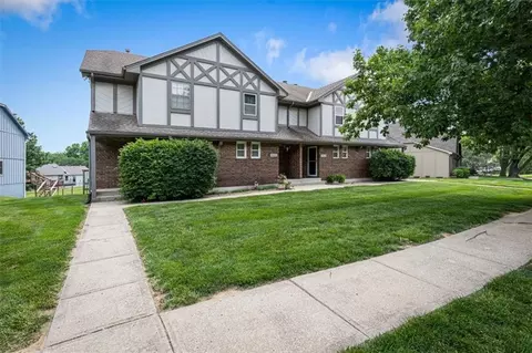 7019 N Fisk Ct, Kansas City, MO 64151