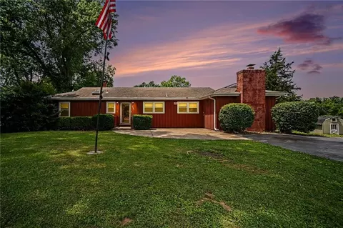 1728 S Berry Rd, Independence, MO 64057