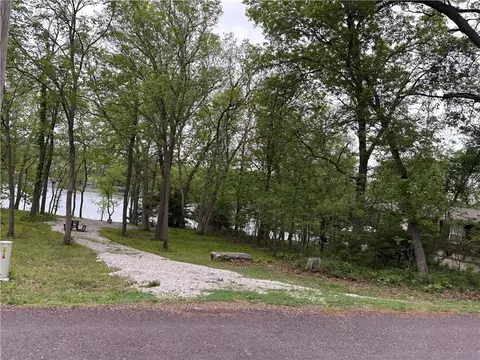 270 And 274 Rose Marie Dr, Linn Valley, KS 66040