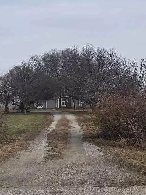 28385 Woodland Rd, Paola, KS 66071