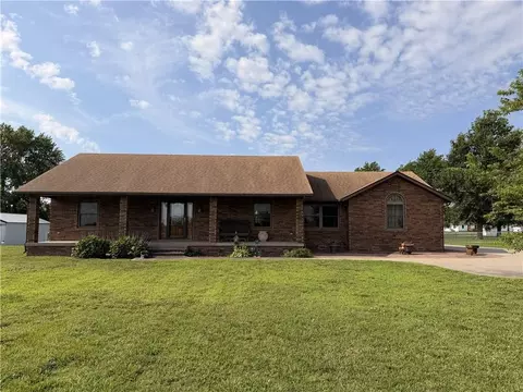 1914 W Maple St, Columbus, KS 66725