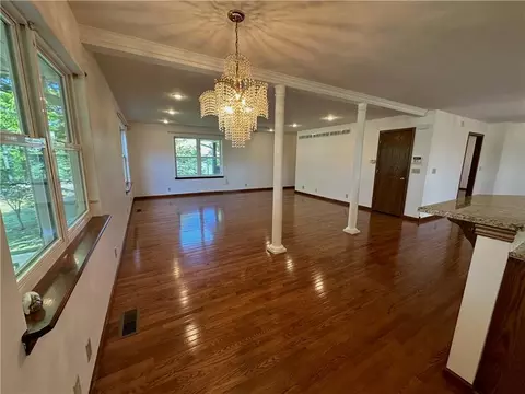 Living - 619 V Hwy, Lamar, MO 64759 photo 2 of 8