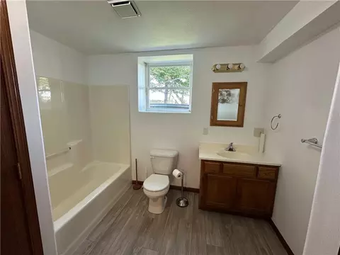 Bath - 619 V Hwy, Lamar, MO 64759 photo 3 of 4