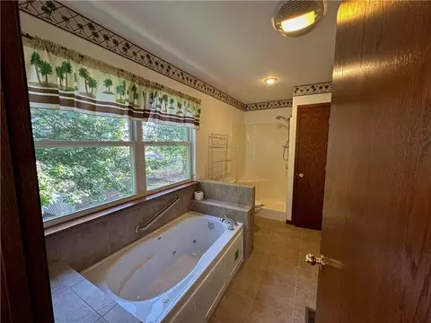 Bath - 619 V Hwy, Lamar, MO 64759 photo 2 of 4