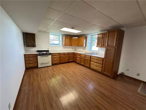 Kitchen - 619 V Hwy, Lamar, MO 64759 photo 4 of 4